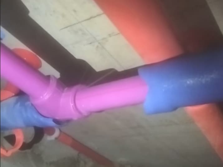 吊顶扣板打开排查漏水